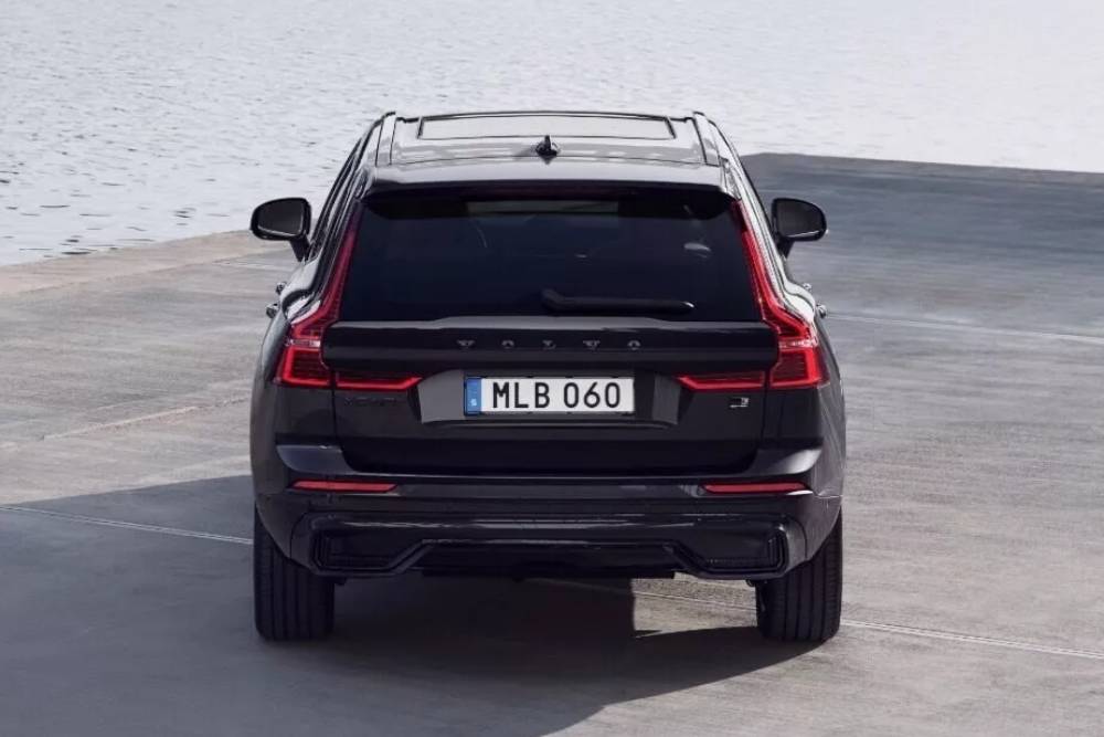 https://autogreeknews.gr/wp-content/uploads/2023/08/2024-Volvo-XC60-Black-Edition-815-40.jpg