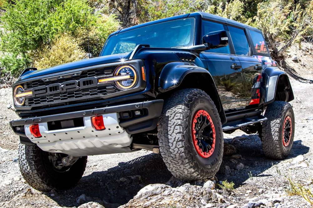 https://autogreeknews.gr/wp-content/uploads/2023/08/2024-ford-bronco-raptor-code-orange-package-1.jpg
