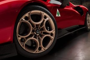 Alfa-Romeo-33-Stradale-(4)