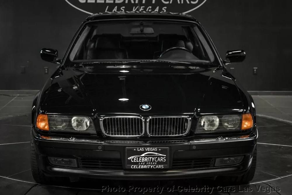 https://autogreeknews.gr/wp-content/uploads/2023/08/BMW-750iL-Tupac-10.jpg