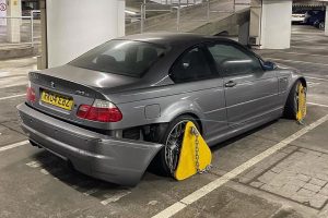 BMW-M3-CSL-garage-(8)