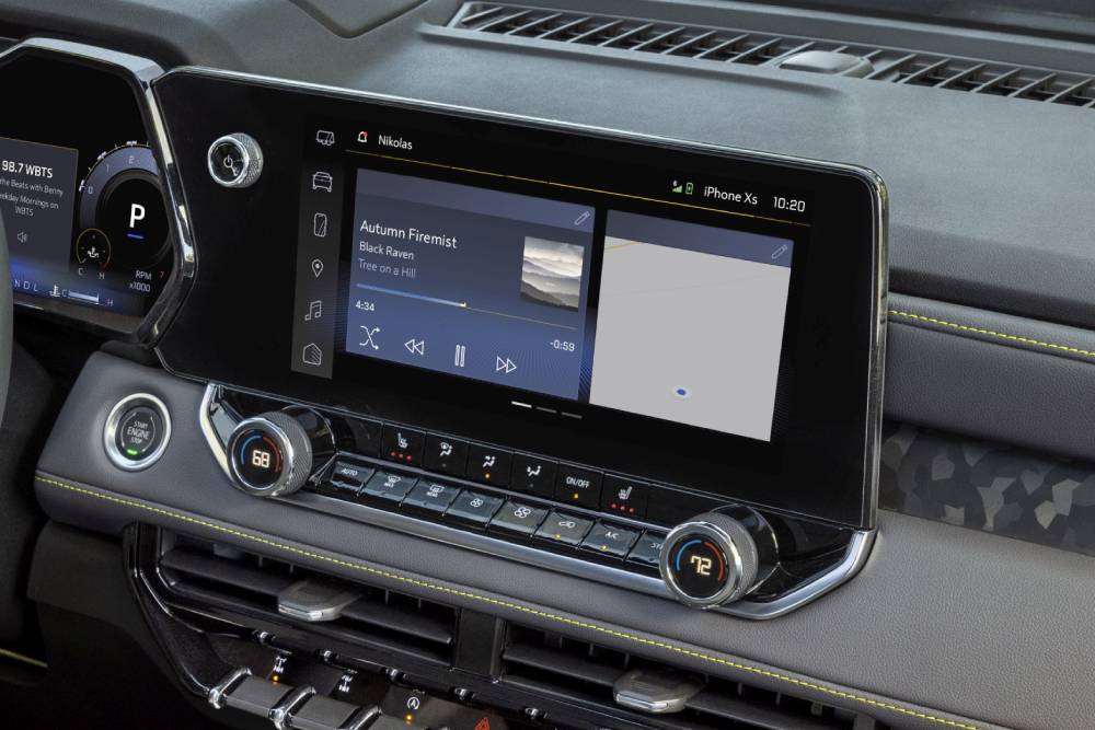 Το πρώτο αυτοκίνητο με τα φώτα στην οθόνη