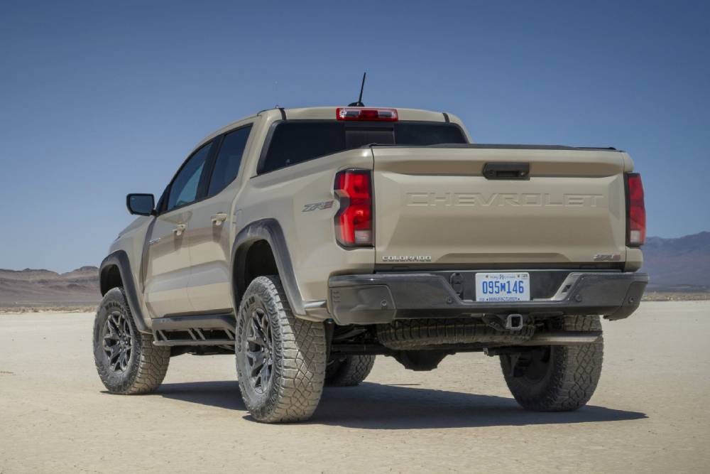 https://autogreeknews.gr/wp-content/uploads/2023/08/Chevrolet_Colorado_on-off_light-button-2.jpg
