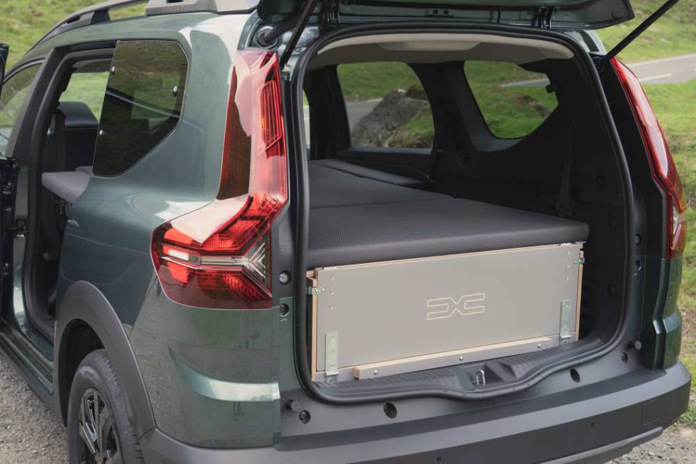 https://autogreeknews.gr/wp-content/uploads/2023/08/Dacia20Jogger20-20sleep20and20tent20pack201.jpg