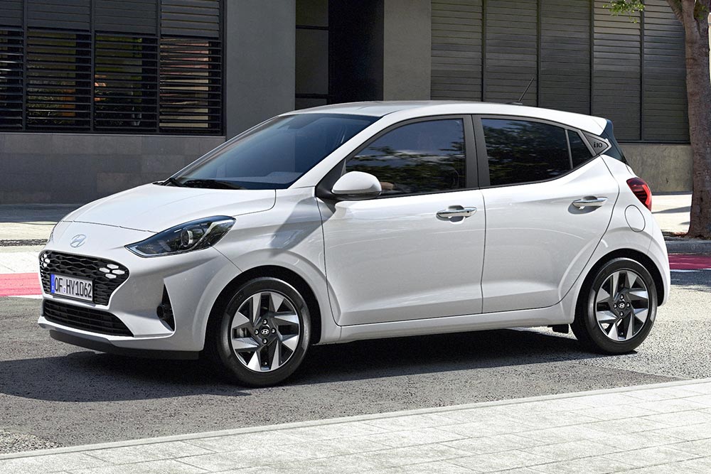 https://autogreeknews.gr/wp-content/uploads/2023/08/Hyundai-i10-2023-1.jpg