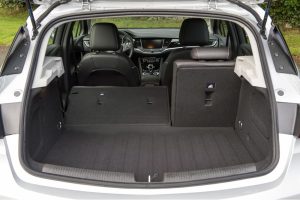 Opel-Astra-K-luggage
