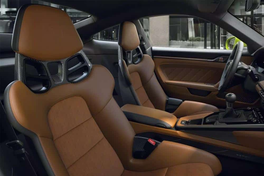 https://autogreeknews.gr/wp-content/uploads/2023/08/Porsche-911-ST-interior.jpg