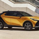 Toyot-C-HR-2023-side front