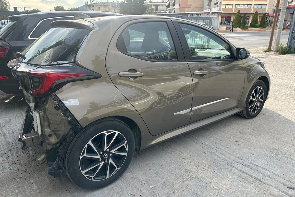 https://autogreeknews.gr/wp-content/uploads/2023/08/Toyota-Yaris-Crashed-3.jpg