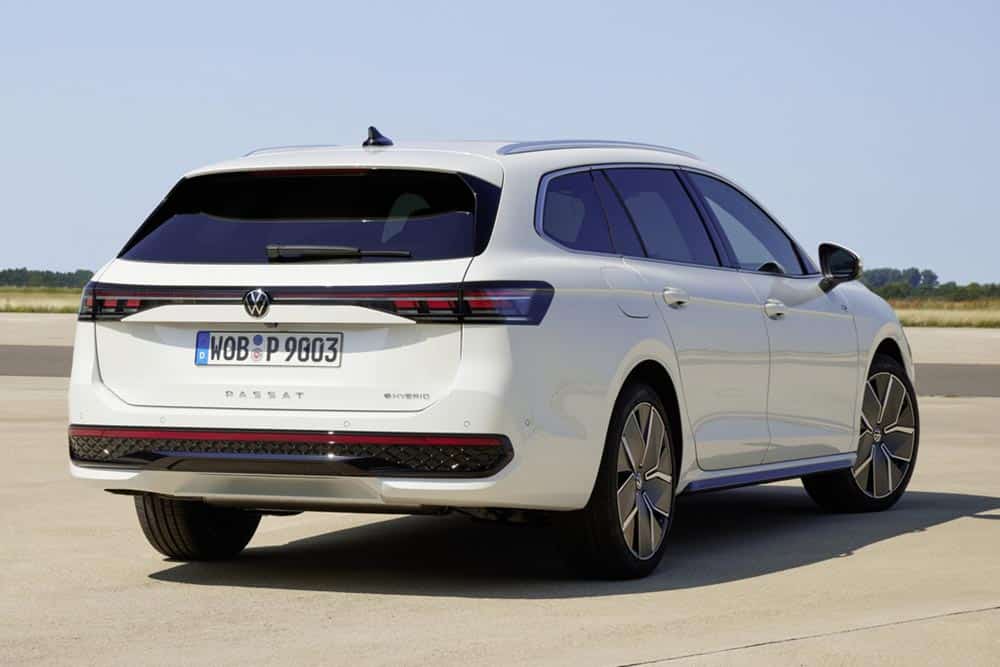 https://autogreeknews.gr/wp-content/uploads/2023/08/VW-Passat-2023-5.jpg