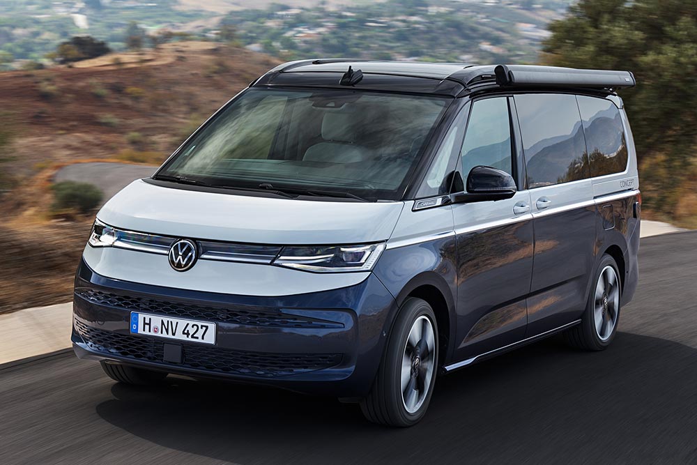 https://autogreeknews.gr/wp-content/uploads/2023/08/VW_T7_California_Dynamic_Exterior_1.jpg