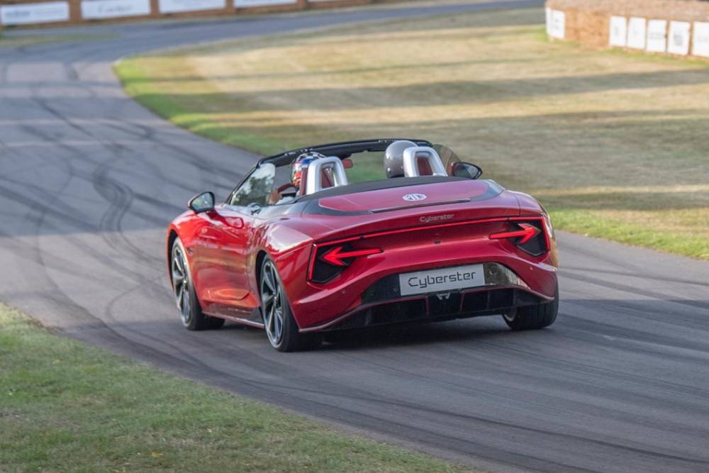https://autogreeknews.gr/wp-content/uploads/2023/08/mg-cyberster-goodwood-02.jpg