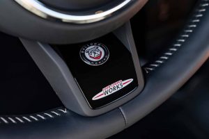 mini-john-cooper-works-2023-bulldog-racing-edition (16)
