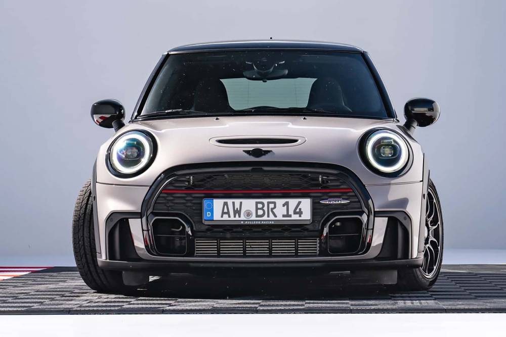 https://autogreeknews.gr/wp-content/uploads/2023/08/mini-john-cooper-works-2023-bulldog-racing-edition-3.jpg
