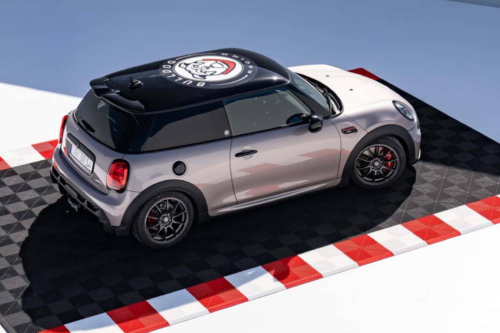 https://autogreeknews.gr/wp-content/uploads/2023/08/mini-john-cooper-works-2023-bulldog-racing-edition-8.jpg