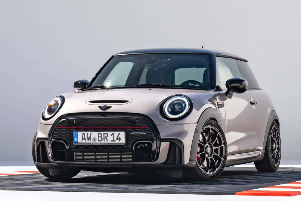 https://autogreeknews.gr/wp-content/uploads/2023/08/mini-john-cooper-works-2023-bulldog-racing-edition.jpg