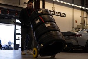 watch-the-bmw-m2-break-the-record-for-compact-cars (2)