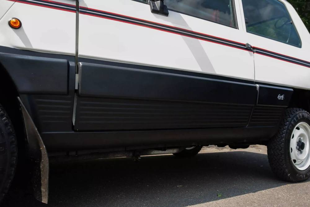 https://autogreeknews.gr/wp-content/uploads/2023/09/1985-Fiat-Panda-4x4-Edizione-Limitata-17-2048x1365-1.jpg