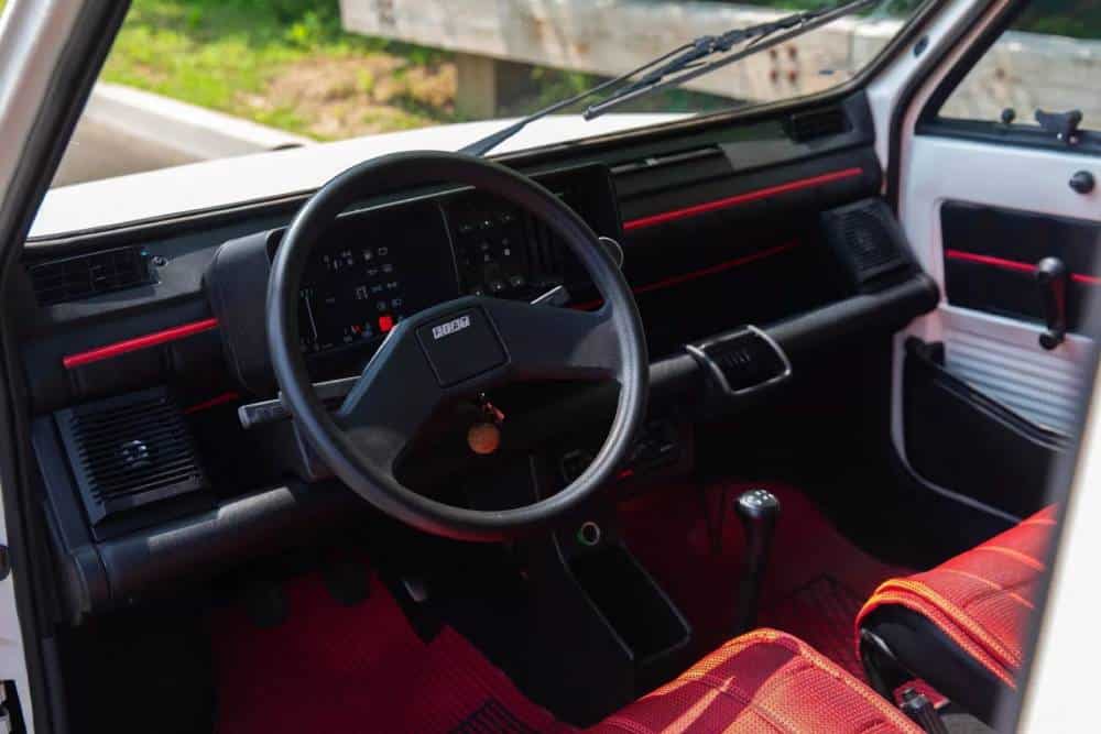 https://autogreeknews.gr/wp-content/uploads/2023/09/1985-Fiat-Panda-4x4-Edizione-Limitata-40-2048x1365-1.jpg