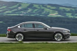 2024-BMW-5-Series-PHEV-926-13