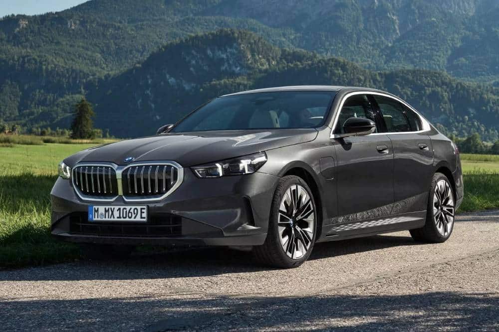 https://autogreeknews.gr/wp-content/uploads/2023/09/2024-BMW-5-Series-PHEV-926-16.jpg