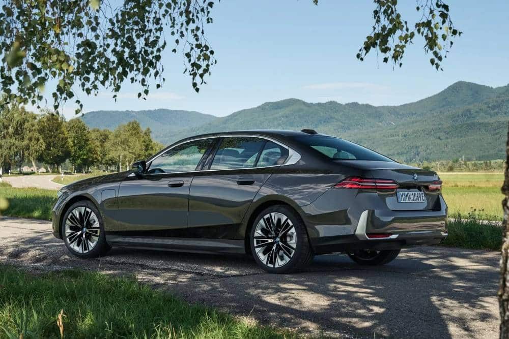 https://autogreeknews.gr/wp-content/uploads/2023/09/2024-BMW-5-Series-PHEV-926-18.jpg