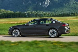 2024-BMW-5-Series-PHEV-926-2