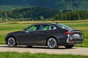 2024-BMW-5-Series-PHEV-926-3