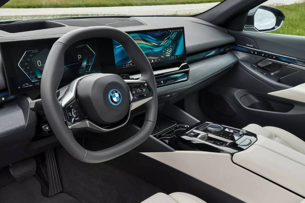 https://autogreeknews.gr/wp-content/uploads/2023/09/2024-BMW-5-Series-PHEV-926-39.jpg