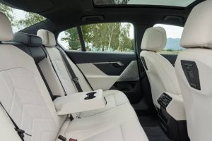 2024-BMW-5-Series-PHEV-926-40