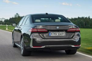 2024-BMW-5-Series-PHEV-926-8