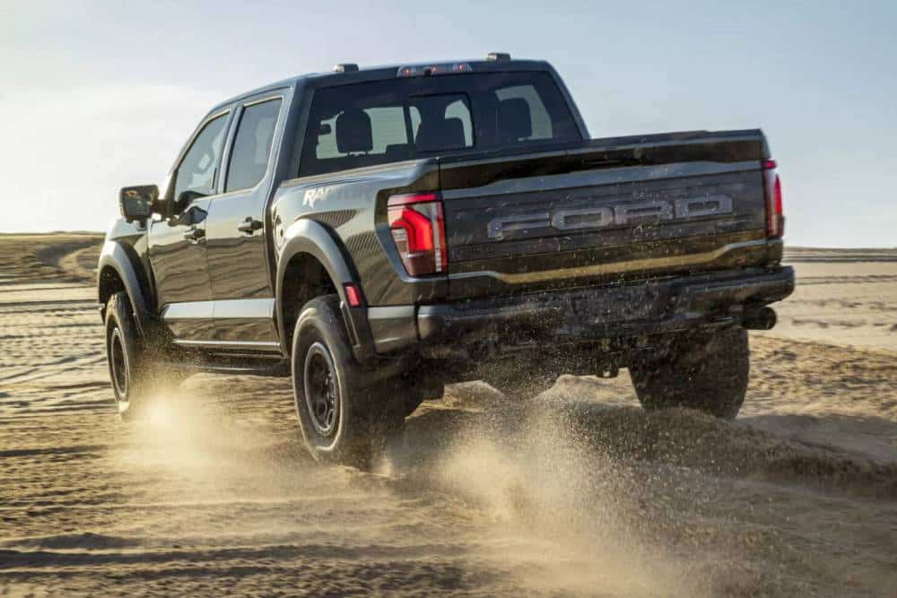 https://autogreeknews.gr/wp-content/uploads/2023/09/2024-Ford-F-150-Raptor-6-2048x1006-1.jpg