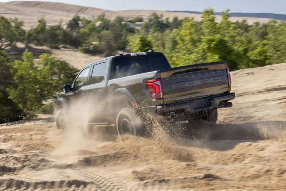 https://autogreeknews.gr/wp-content/uploads/2023/09/2024-Ford-F-150-Raptor-9-2048x907-1.jpg