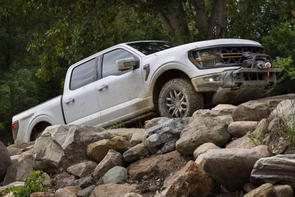 https://autogreeknews.gr/wp-content/uploads/2023/09/2024-Ford-F-150-Tremor-7-2048x1366-1.jpg