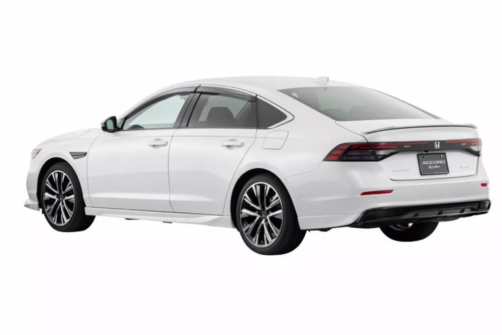 https://autogreeknews.gr/wp-content/uploads/2023/09/2024-Honda-Accord-Touringline-Japan-2-2048x1366-1.jpg