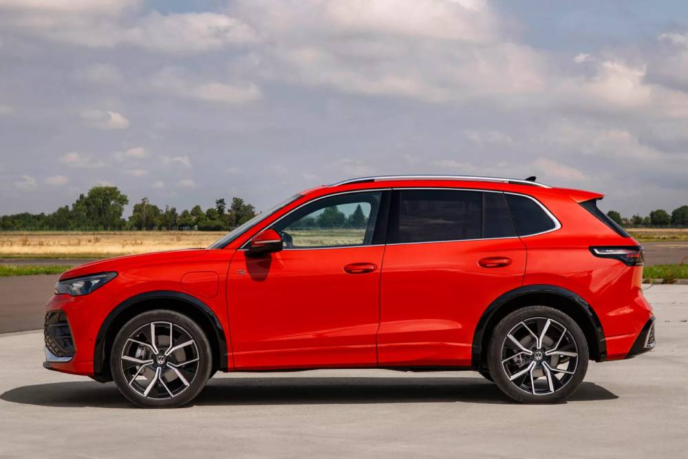 https://autogreeknews.gr/wp-content/uploads/2023/09/2024-VW-Tiguan-Europe-00011-2048x1366-1.jpg