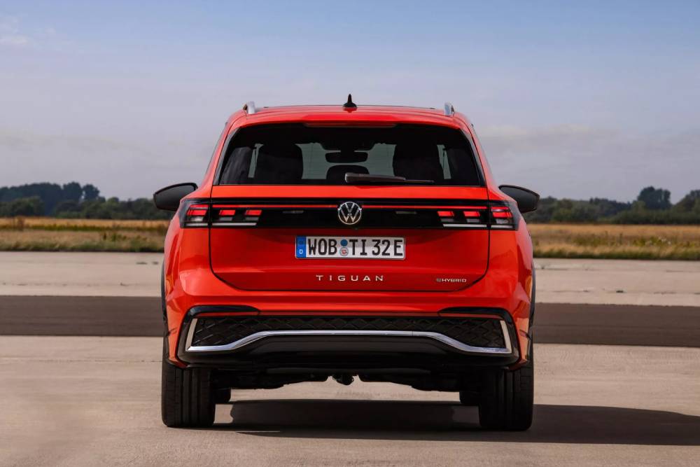 https://autogreeknews.gr/wp-content/uploads/2023/09/2024-VW-Tiguan-Europe-00016-2048x1366-1.jpg