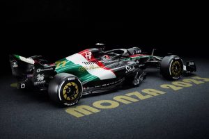 Alfa-Romeo-33-Stradale-F1-14