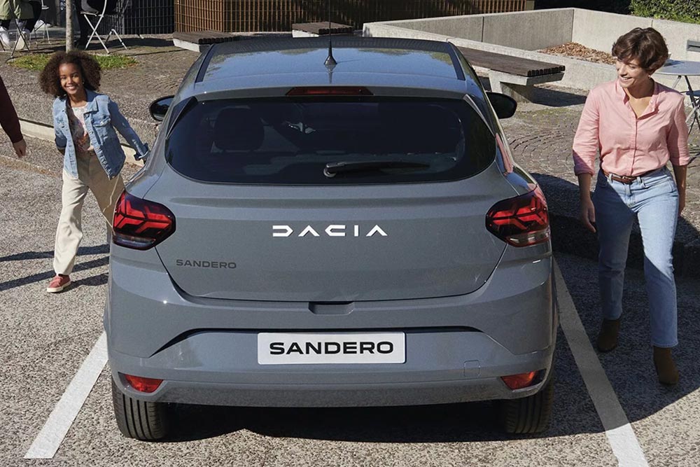 https://autogreeknews.gr/wp-content/uploads/2023/09/Dacia-Sandero-Streetway-rear.jpg