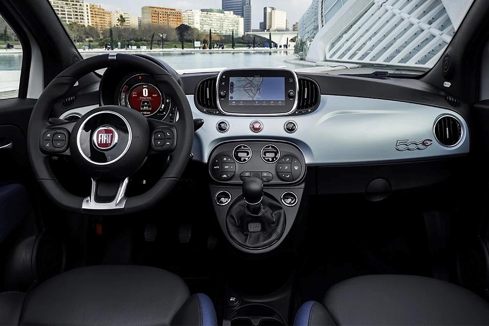 https://autogreeknews.gr/wp-content/uploads/2023/09/Fiat-500-Hybrid-tablo.jpg