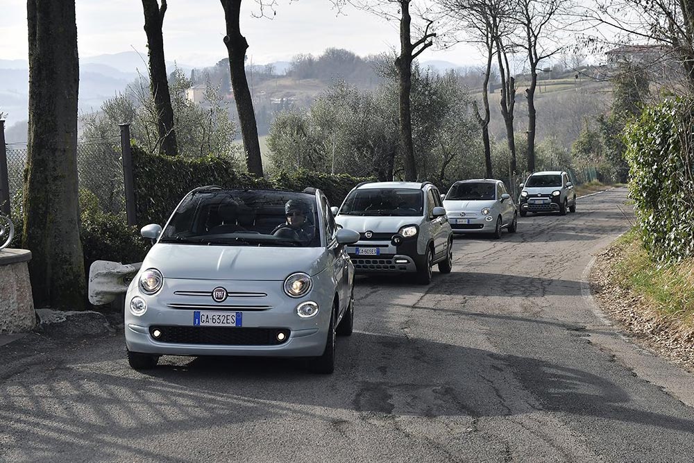 https://autogreeknews.gr/wp-content/uploads/2023/09/Fiat-500-Panda-Hybrid.jpg