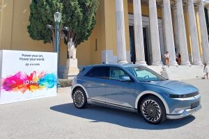 Hyundai-Ioniq-art-athina-(2)