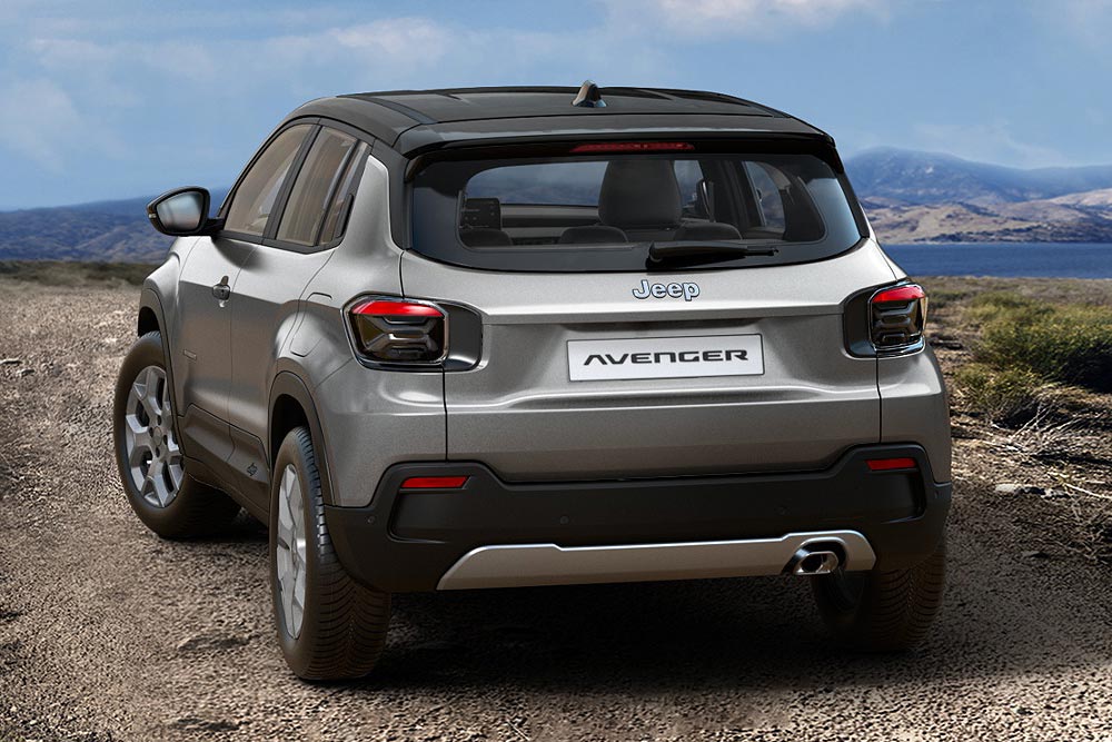 https://autogreeknews.gr/wp-content/uploads/2023/09/Jeep-Avenger-1.2T-rear.jpg
