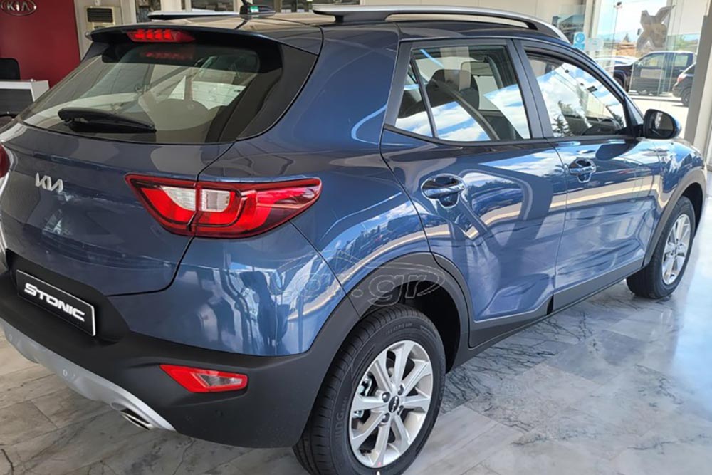 https://autogreeknews.gr/wp-content/uploads/2023/09/Kia-Stonic-etoimoparadota-5.jpg