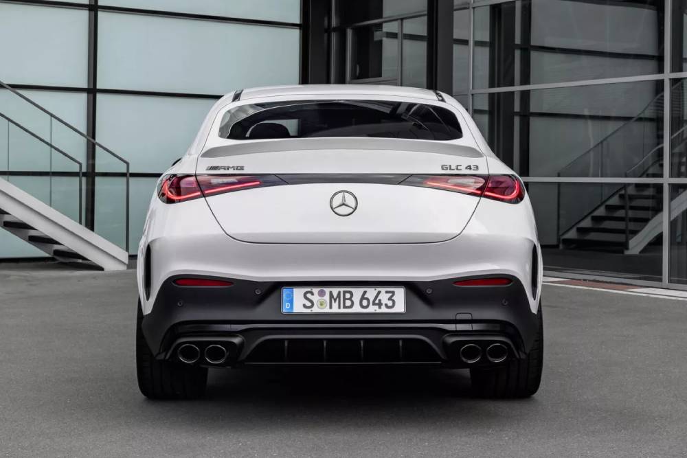 https://autogreeknews.gr/wp-content/uploads/2023/09/Mercedes-AMG-GLC-Coupe-13-2048x1366-1.jpg