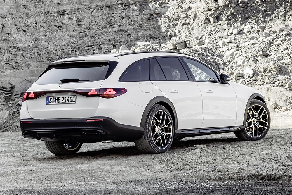https://autogreeknews.gr/wp-content/uploads/2023/09/Mercedes-Benz-E-Class-Estate-All-Terrain-3.jpg
