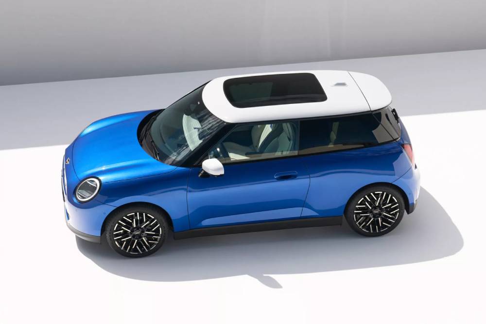 https://autogreeknews.gr/wp-content/uploads/2023/09/Mini-Cooper-EV-00006-2048x1427-1.jpg