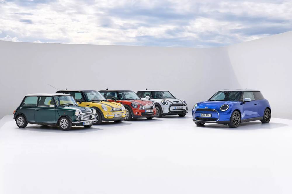 https://autogreeknews.gr/wp-content/uploads/2023/09/Mini-Cooper-generations-00005-2048x1366-1.jpg
