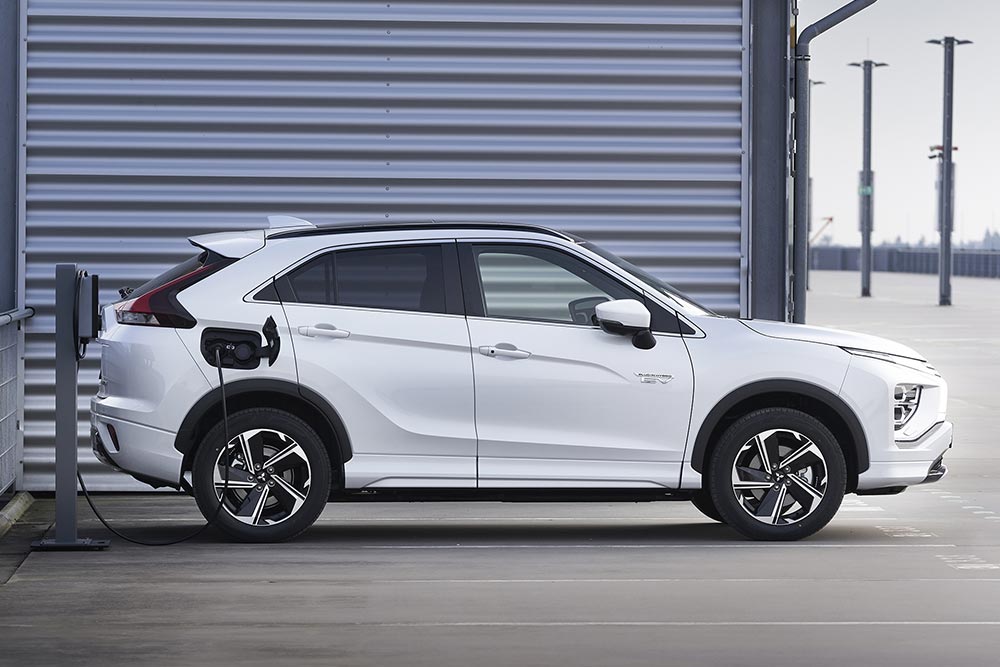 https://autogreeknews.gr/wp-content/uploads/2023/09/Mitsubishi-Eclipse-Cross-Plug-in-Hybrid-33.jpg
