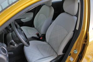 Mitsubishi-Space-Star-1.2-front seats